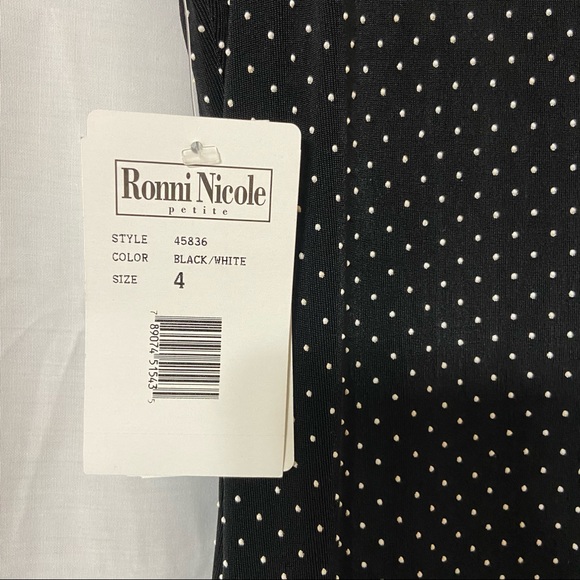 Ronni Nicole Formal Dress with Built In Bra New Size 4 Petite - Picture 7 of 16